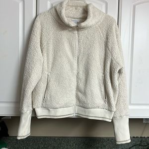 Athleta Tugga Sherpa jacket
Size: L
Color: off-white